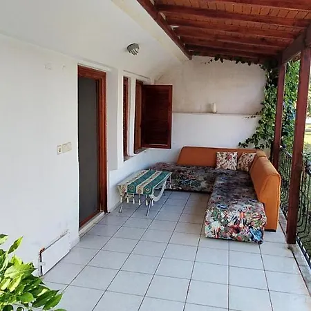 Hotel Havuz Olanakli Bahceli Karens